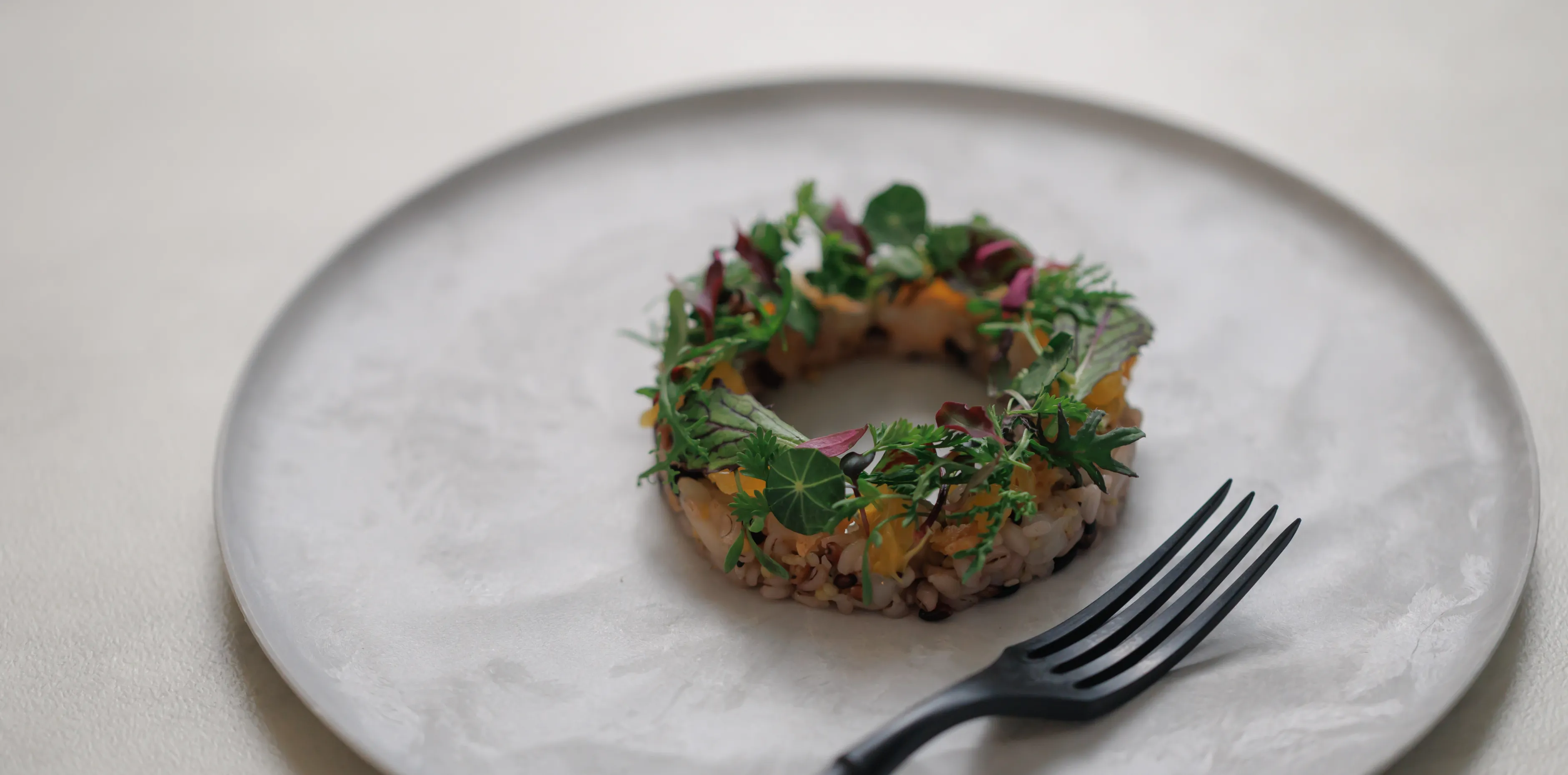 広島の旬の食材を活かしたEPiCLEのフレンチコース料理の一皿